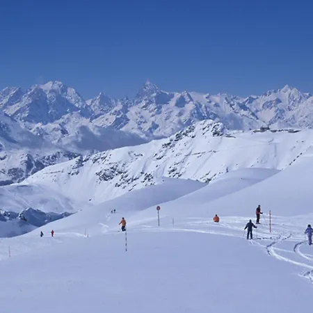 Renove Avec Wifi, Plein Sud, Sur Les Pistes, Parking Prive - 4 A 5 Pers. - Fr-1-445-157 Montgenevre