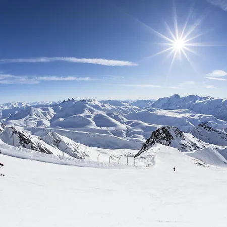 Renove Avec Wifi, Plein Sud, Sur Les Pistes, Parking Prive - 4 A 5 Pers. - Fr-1-445-157 Apartment